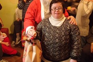 Mos Craciun a ajuns din nou la Asociatia Sf. Ana cu cadouri pentru copii